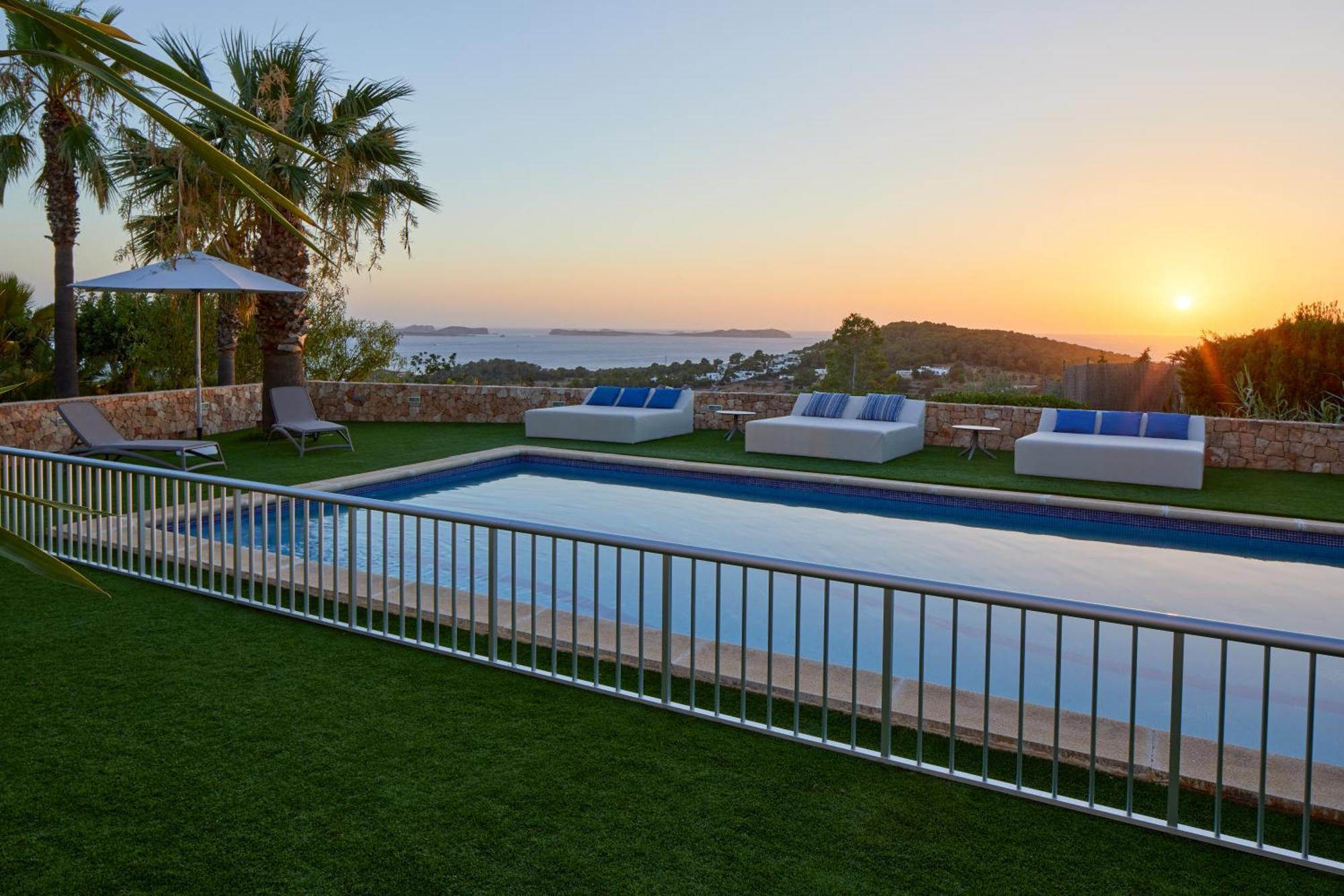 Villa Can Joan I - Fantastic Sunset Views And Family Friendly - Сан-Антонио-Абад Экстерьер фото